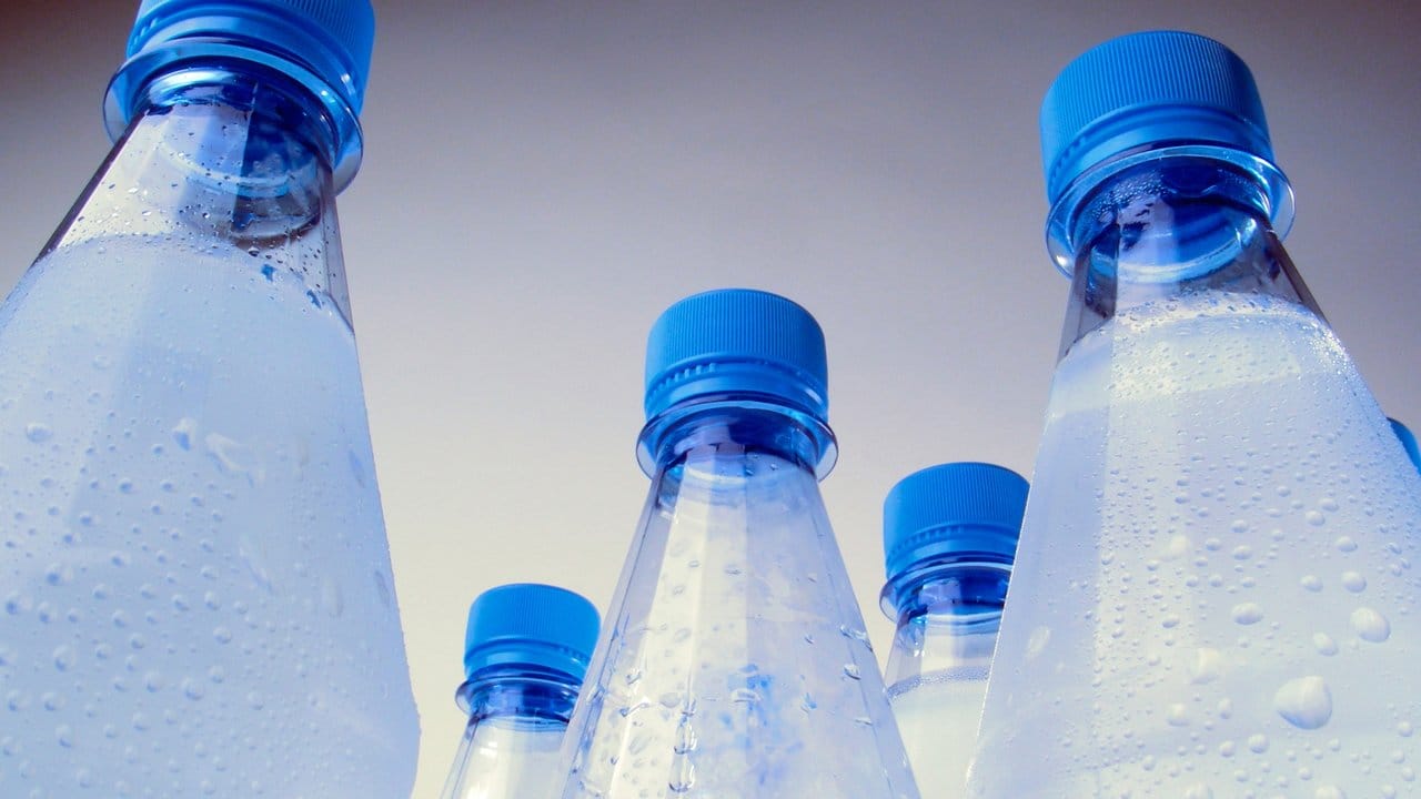 Plastikflaschen sind nicht die beste Variante für die Umwelt, aber auch nicht die schlechteste.