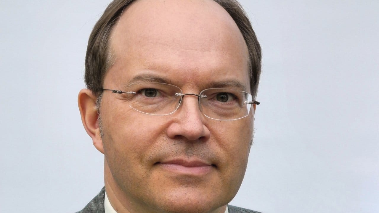 Peter Rösler ist Autor des Buches "Grundlagen des Schnell-Lesens".