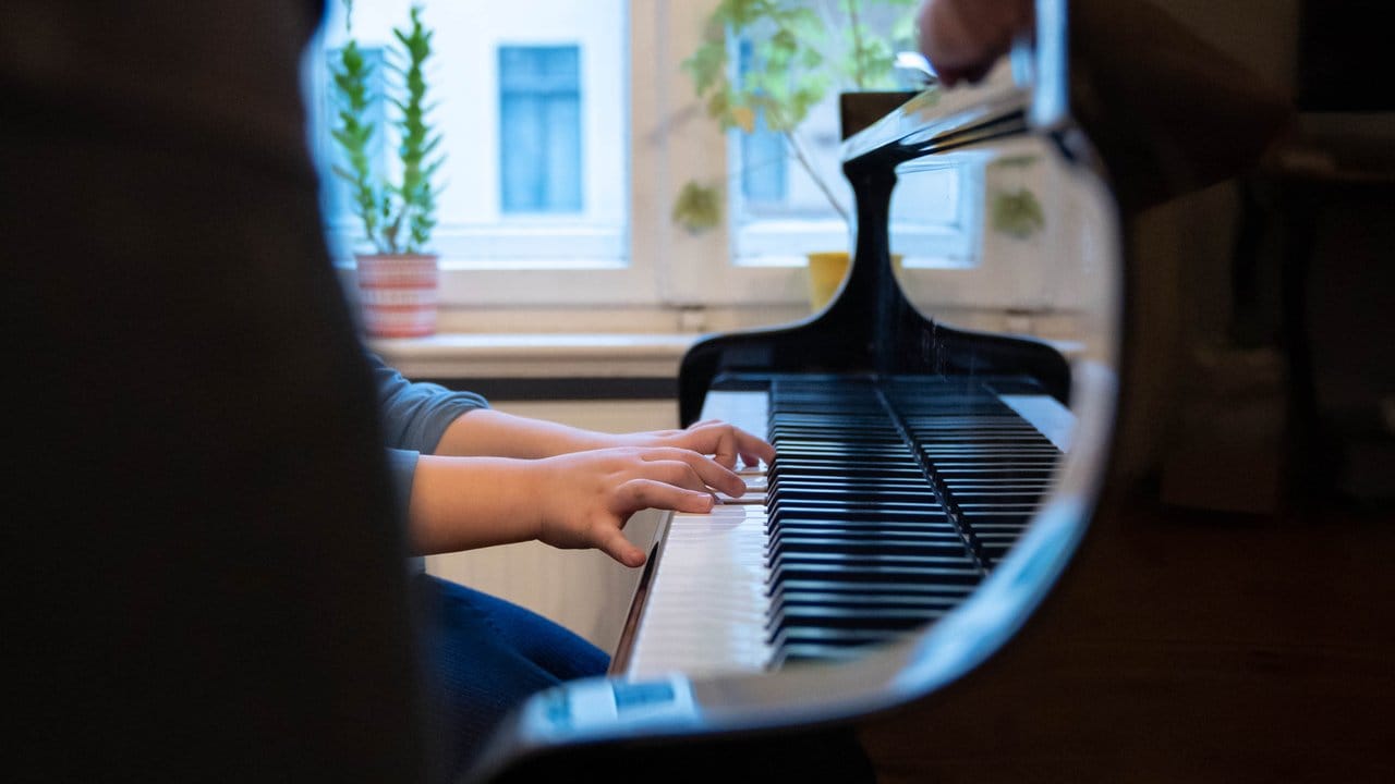 Klavierspielen in der Wohnung - ein Streitthema, das immer wieder vor Gericht landet.