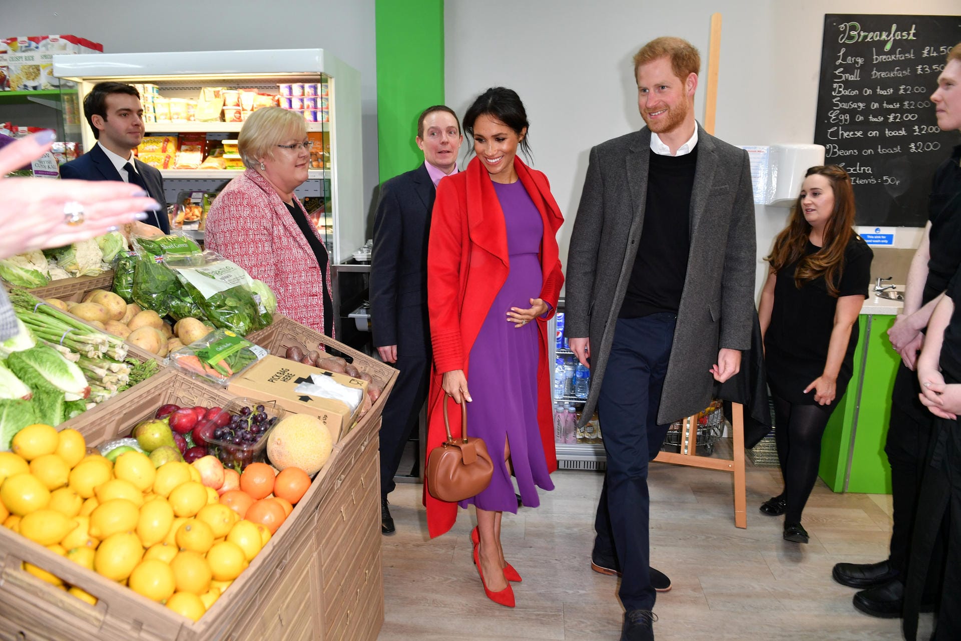 In Birkenhead besuchten die Royals mehrere lokale Organisationen, darunter auch einen Supermarkt mit Community-Café.
