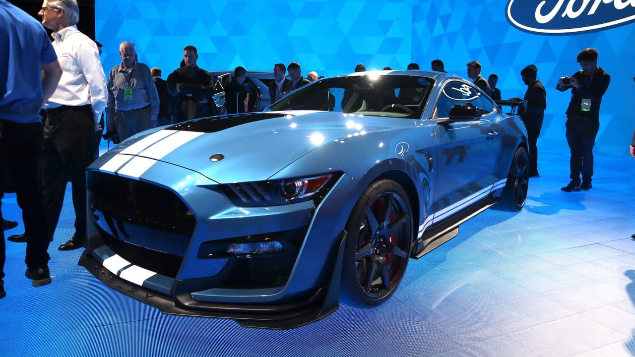 Ford zeigt in Detroit sein Modell Mustang in der Variante Shelby GT500, dessen 5,2 Liter großer V8-Motor es auf mehr als 515 kW/700 PS bringt.