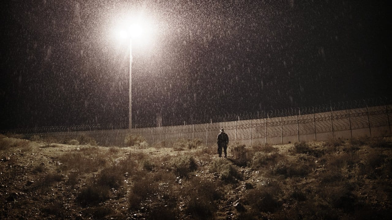 Ein Soldat des US-Grenzschutzes bewacht den Grenzzaun zwischen San Diego und Tijuana.