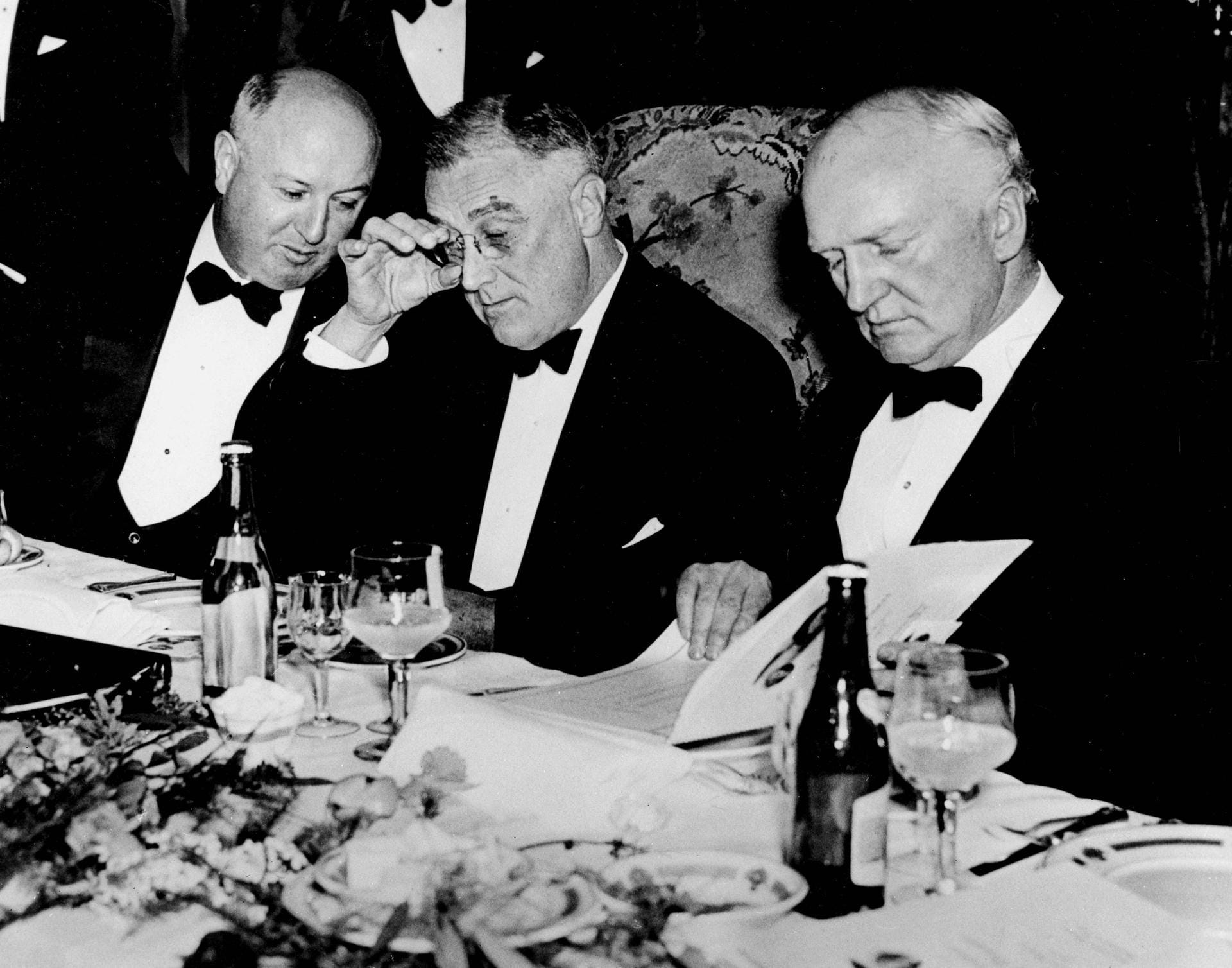 Nicht zuletzt der US-Präsident Franklin D. Roosevelt lehnte die Trockenzeit ab. Der Politiker schätzte die Cocktailsstunde am Abend sehr. Zudem waren dem Staat durch die Prohibition gravierende Ausfälle an Steuereinnahmen entstanden.