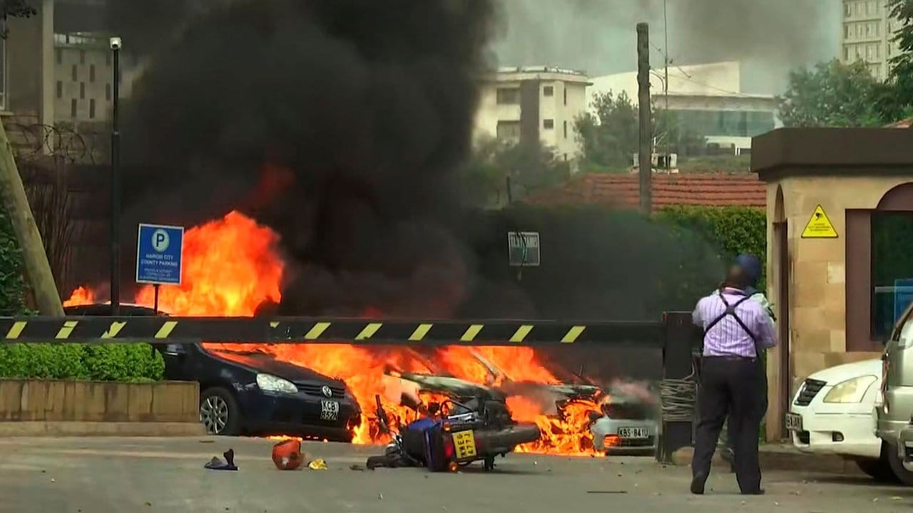 Der Ausschnitt aus einem Video zeigt eine Explosion in Kenias Hauptstadt.