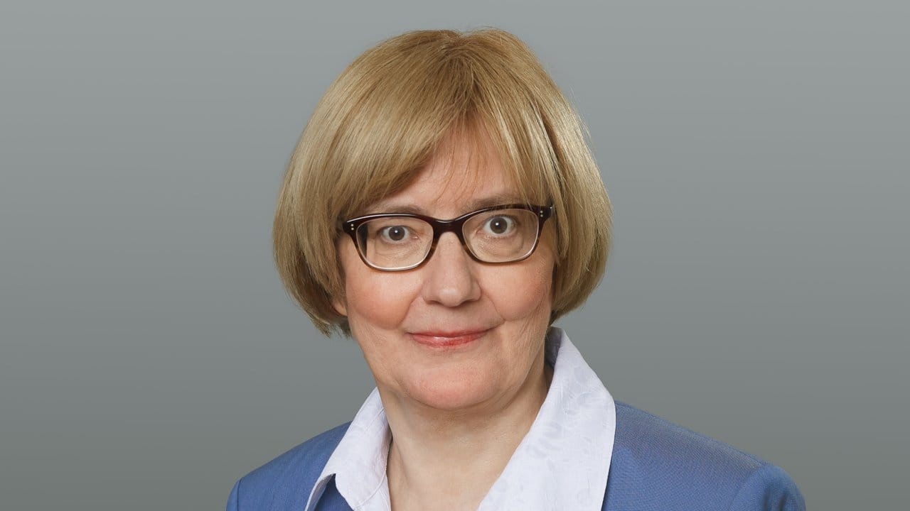 Cornelia Metzing arbeitet als Referatsleiterin in der Abteilung Steuerrecht und Rechnungslegung bei der Bundessteuerberaterkammer.