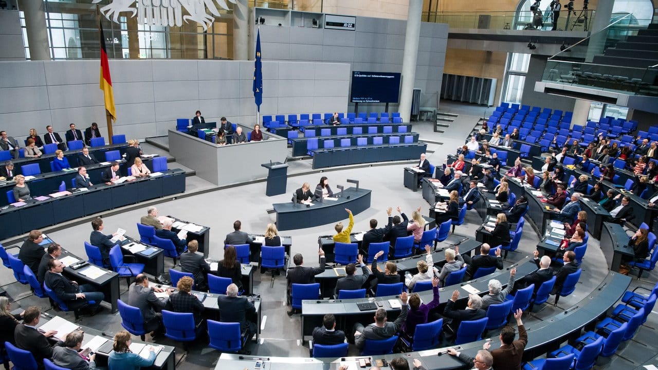 Der Bundestag hat Georgien sowie die Maghreb-Staaten Tunesien, Algerien und Marokko als sichere Herkunftsstaaten eingestuft.