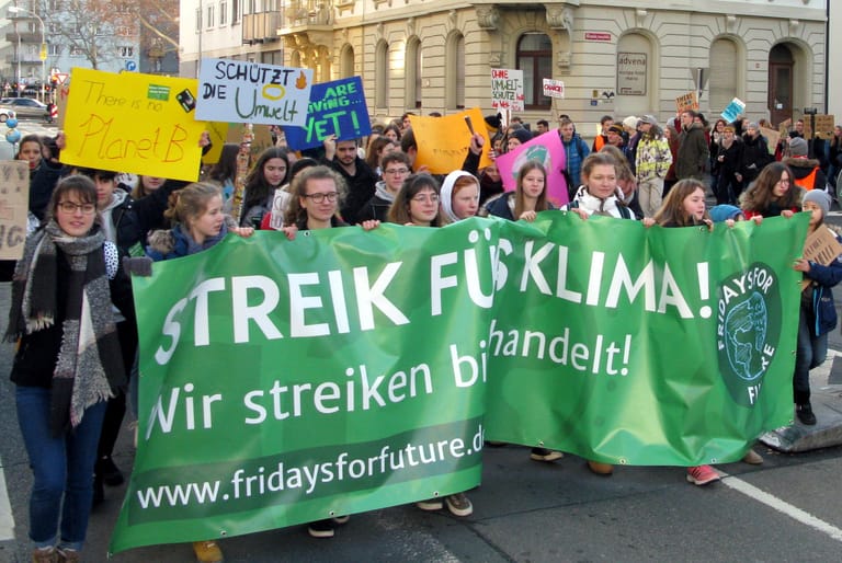 "Fridays for future": In vielen Städten gehen Schüler auf die Straße, um für Klimaschutz zu protestieren. Während dieses Bild aus Mainz stammt, ...