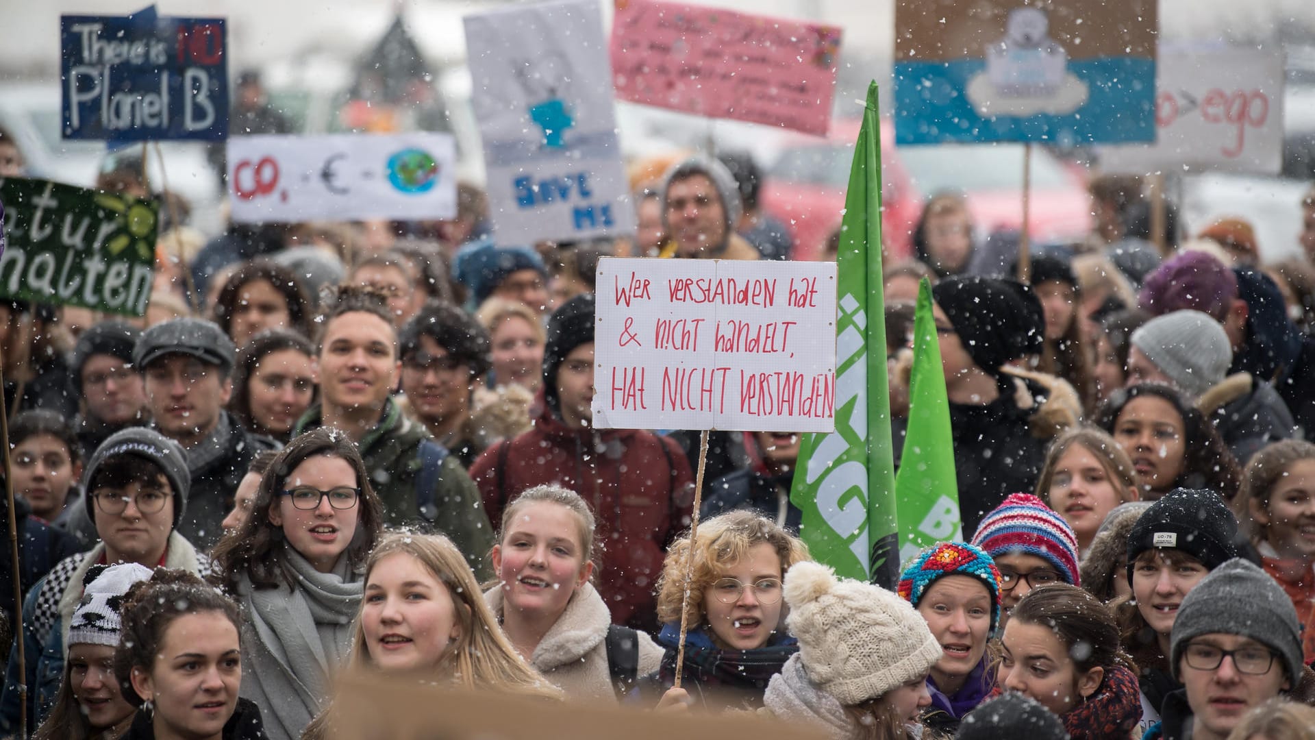 ... ist diese Aufnahme aus München. In mehr als 50 Städten gab es am Freitag solche Kundgebungen.