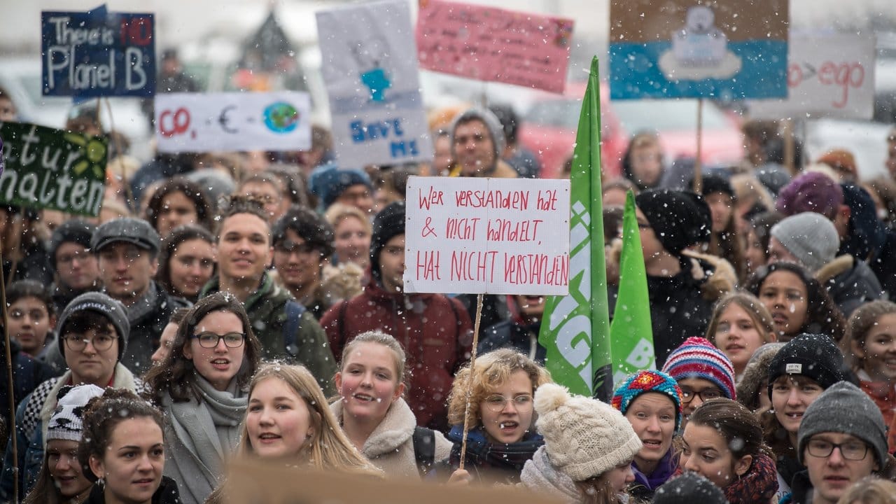 Mehrere hundert Schüler demonstrierten in München.