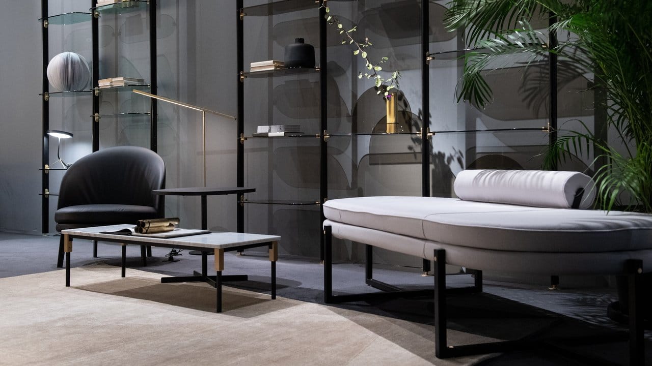 Schlicht gehaltene Möbel liegen im Trend, wie die Wohnwelten von arflex auf der Kölner Möbelmesse IMM zeigen.