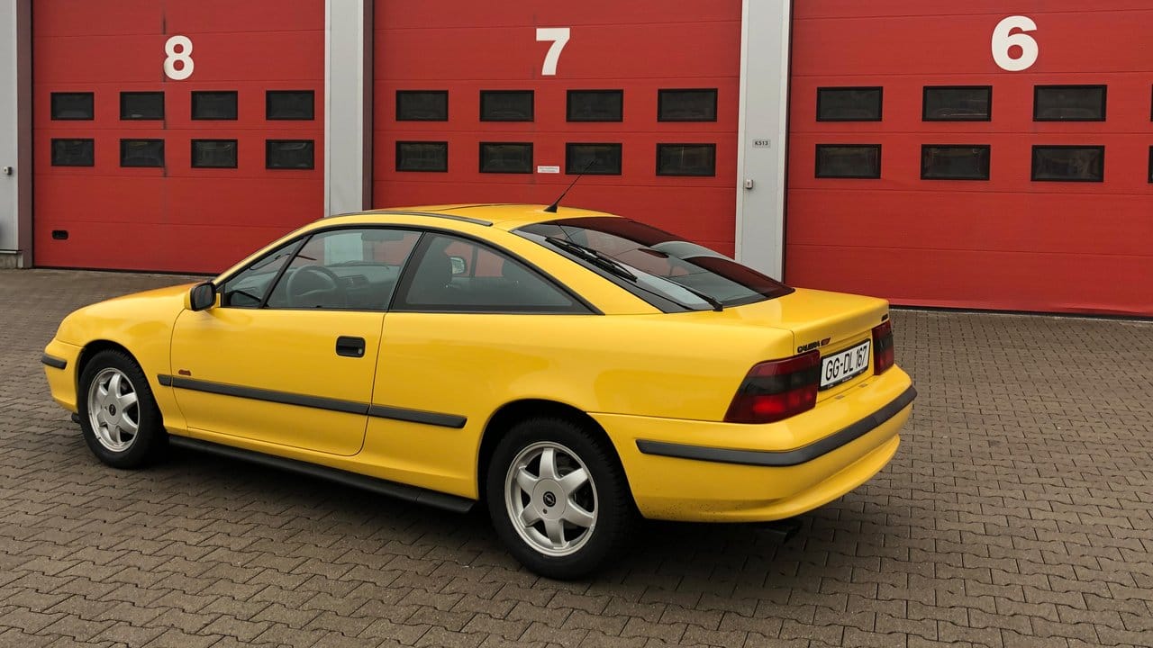 Der Opel Calibra wird dieses Jahr ganz offiziell zum Oldtimer. Der Opel Calibra wird dieses Jahr ganz offiziell zum Oldtimer.