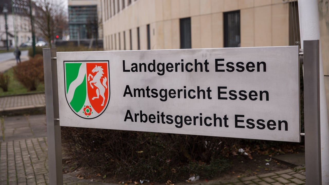 Angeklagt sind insgesamt 13 Mitglieder einer syrischen Großfamilie.