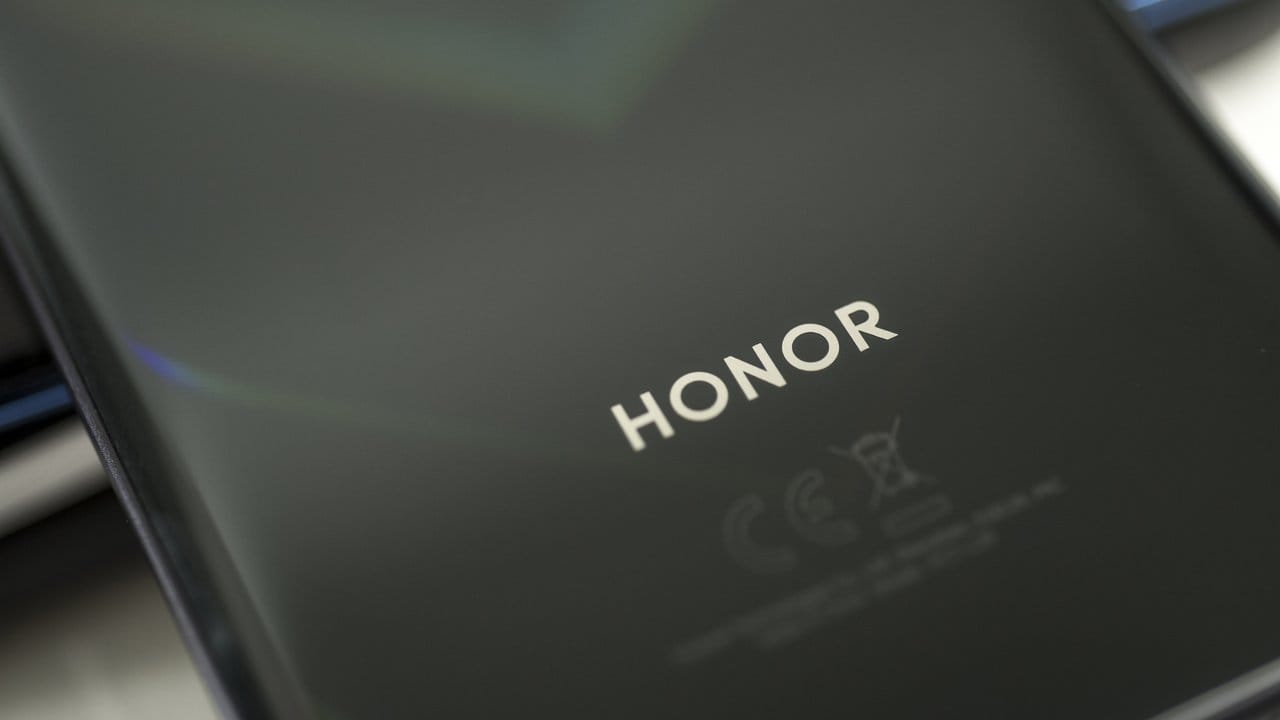 Elegante Hülle: Auffällig sind die Farbeffekte an der Rückseite des Honor View 20.