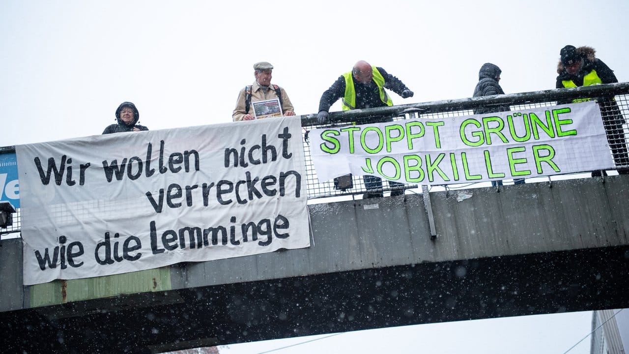 Befürworter und Gegner des Dieselfahrverbots in Stuttgart.