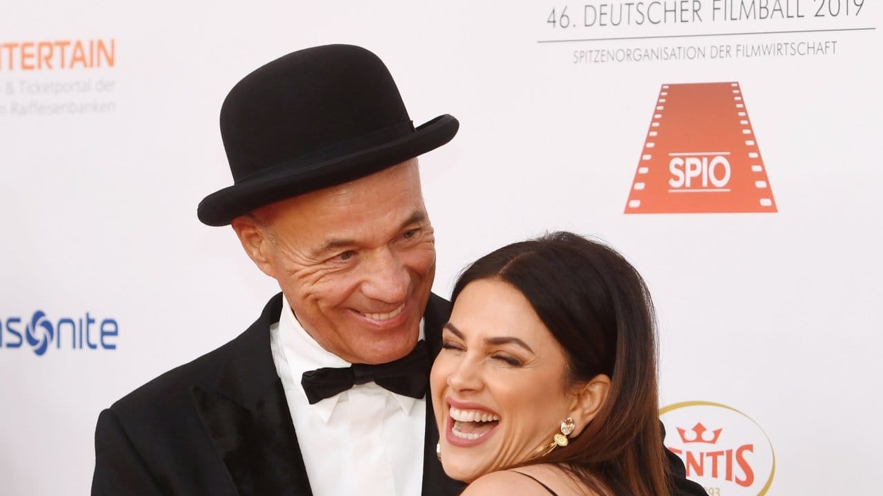 Heiner Lauterbach und seine Frau Viktoria haben Spaß auf dem roten Teppich. Heiner Lauterbach und seine Frau Viktoria haben Spaß auf dem roten Teppich.