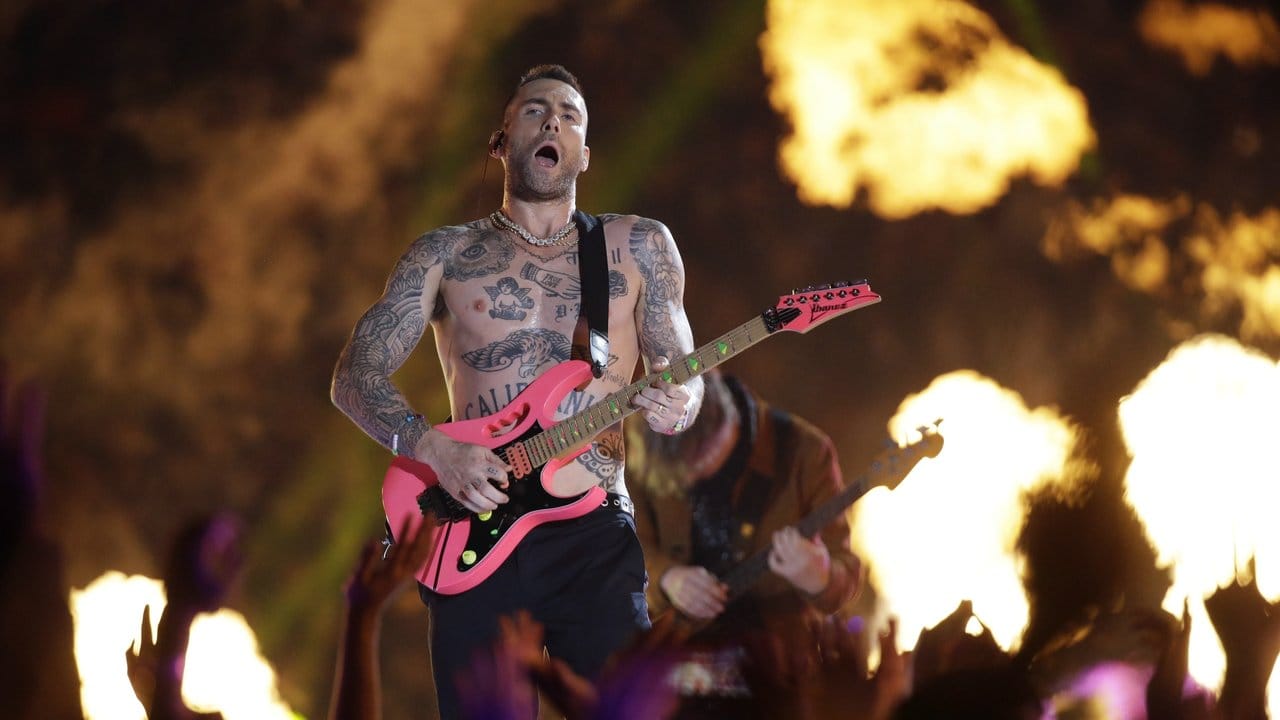 Adam Levine von der Band Maroon 5 während der Halbzeit-Show. Adam Levine von der Band Maroon 5 während der Halbzeit-Show.