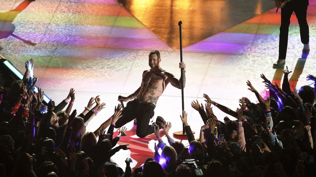 Adam Levine von Maroon 5 während der Halbzeit-Show. Adam Levine von Maroon 5 während der Halbzeit-Show.