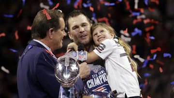 Nach dem gewonnenen Super Bowl feierte Patriots-Quaterback Tom Brady (M.