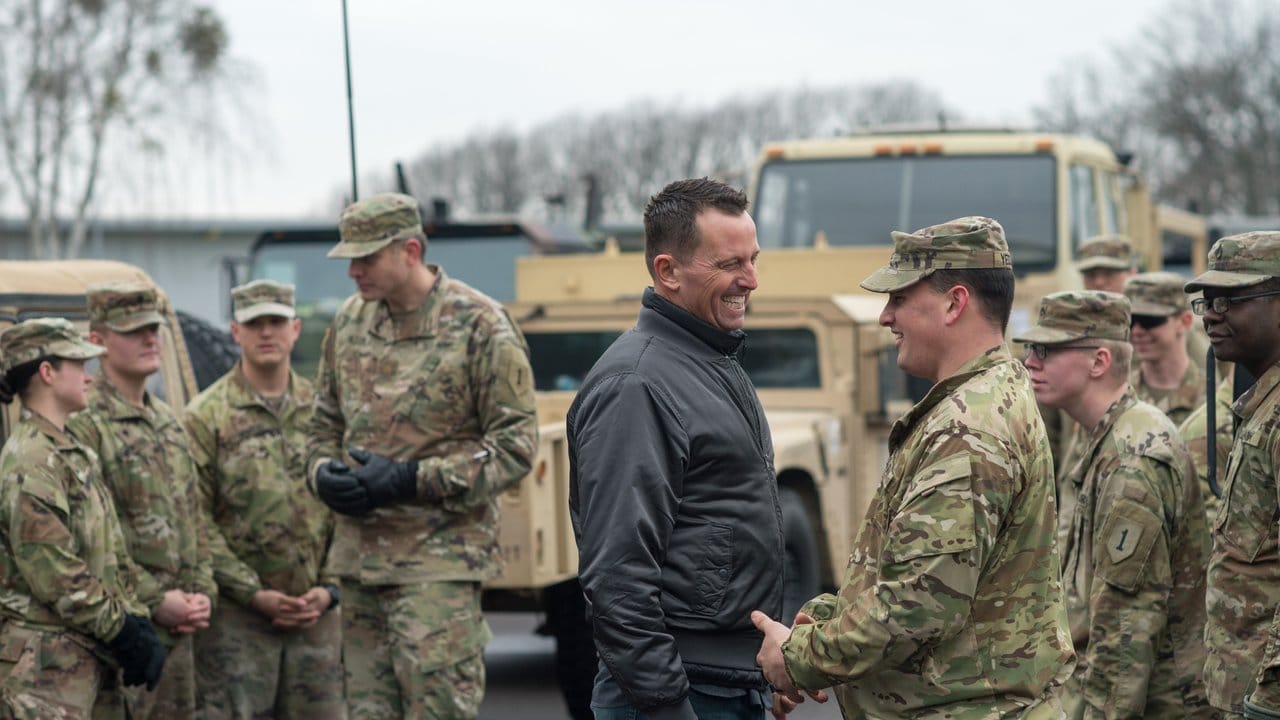 Prominenter Kritiker der deutschen Verteidigungsausgaben: US-Botschafter Richard Grenell spricht in der Clausewitz-Kaserne mit Soldaten der US-Armee.