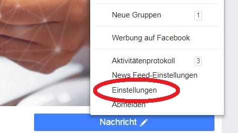 Loggen Sie sich zuerst in Ihren Facebook-Account ein und öffnen Sie die Einstellungen. Klicken Sie dafür auf den Pfeil rechts oben, der nach unten zeigt und dann auf "Einstellungen".