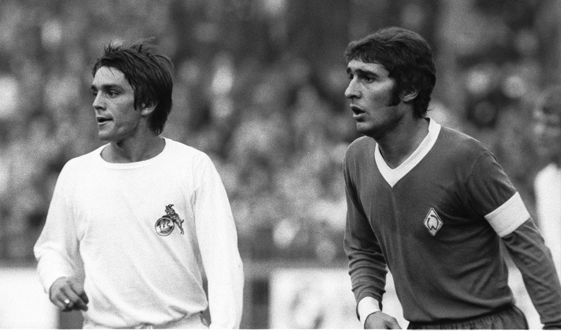 1970 wechselte er zu Werder Bremen, wo Assauer (rechts) sechs Jahre aktiv war. Hier ein Bild aus dem Jahre 1972 im Spiel gegen den 1. FC Köln.