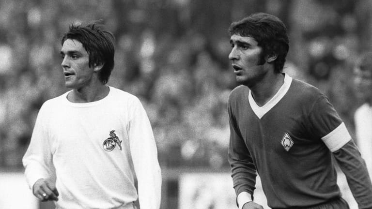 1970 wechselte er zu Werder Bremen, wo Assauer (rechts) sechs Jahre aktiv war. Hier ein Bild aus dem Jahre 1972 im Spiel gegen den 1. FC Köln.