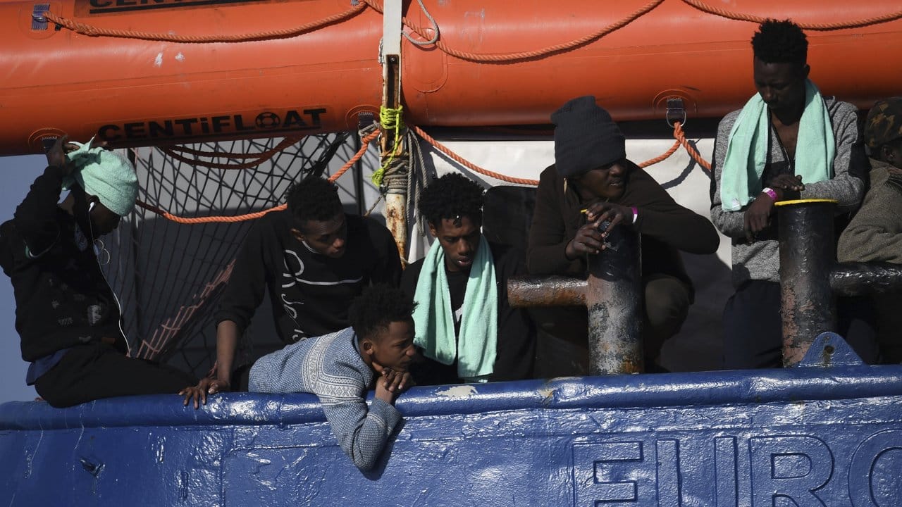 Geflüchtete Menschen auf dem Rettungsschiff "Sea-Watch".
