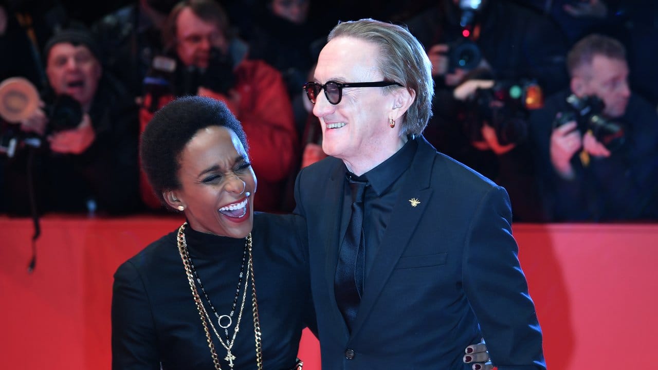 Marius Müller-Westernhagen mit Frau Lindiwe Suttle kommen zur Eröffnungsgala. Marius Müller-Westernhagen mit Frau Lindiwe Suttle kommen zur Eröffnungsgala.