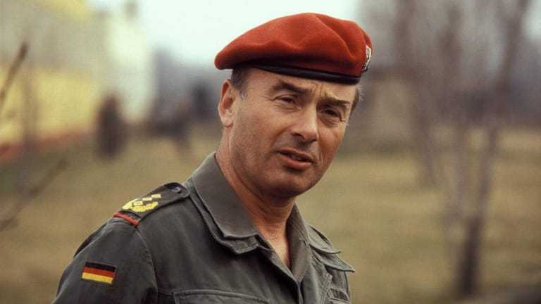 April 1991: General Jörg Schönbohm hier als Befehlshaber des Bundeswehrkommandos Ost in Strausberg.