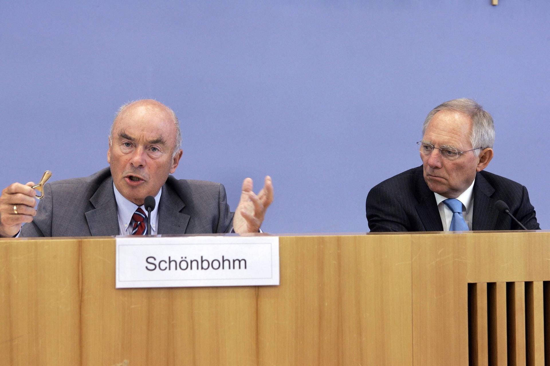 Mai 2008: Schönbohm und der damalige Innenminister Wolfgang Schäuble bei der Vorstellung der polizeilichen Kriminalstatistik 2007.