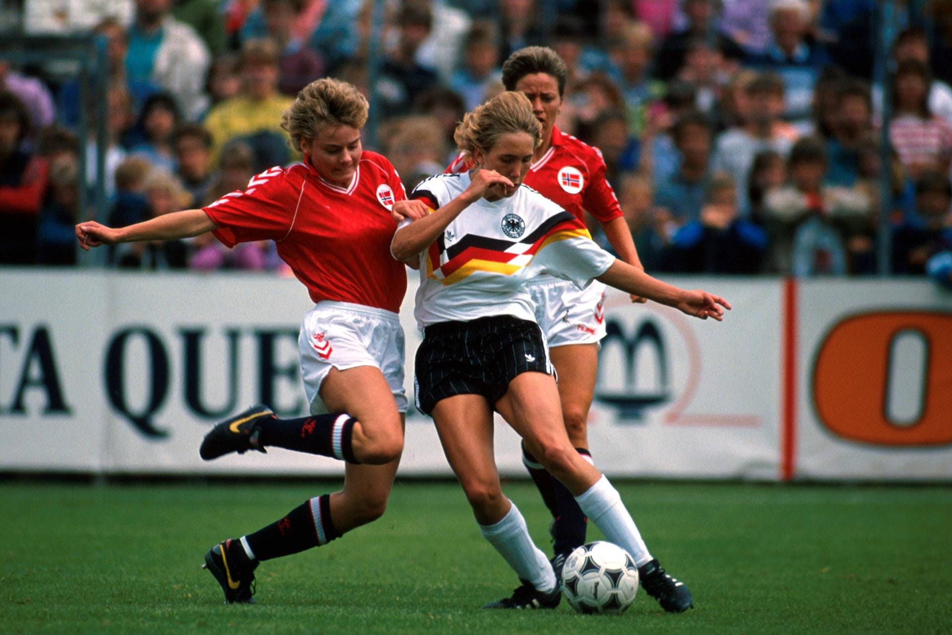 Beim 4:2 im Endspiel gegen Norwegen war Heidi Mohr auch erfolgreich. Es war der erste EM-Titel für die deutsche Nationalmannschaft.