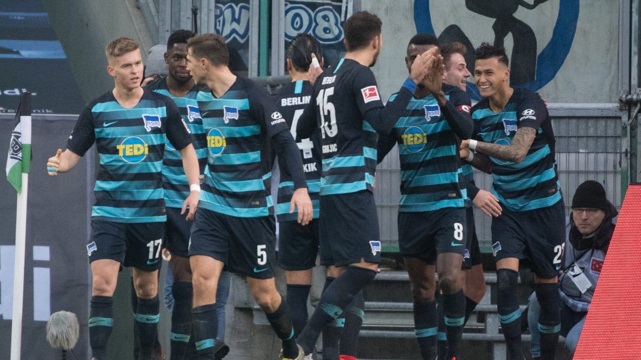 Völlig überraschend hat die Hertha 3:0 bei den heimstarken Gladbachern gewonnen.