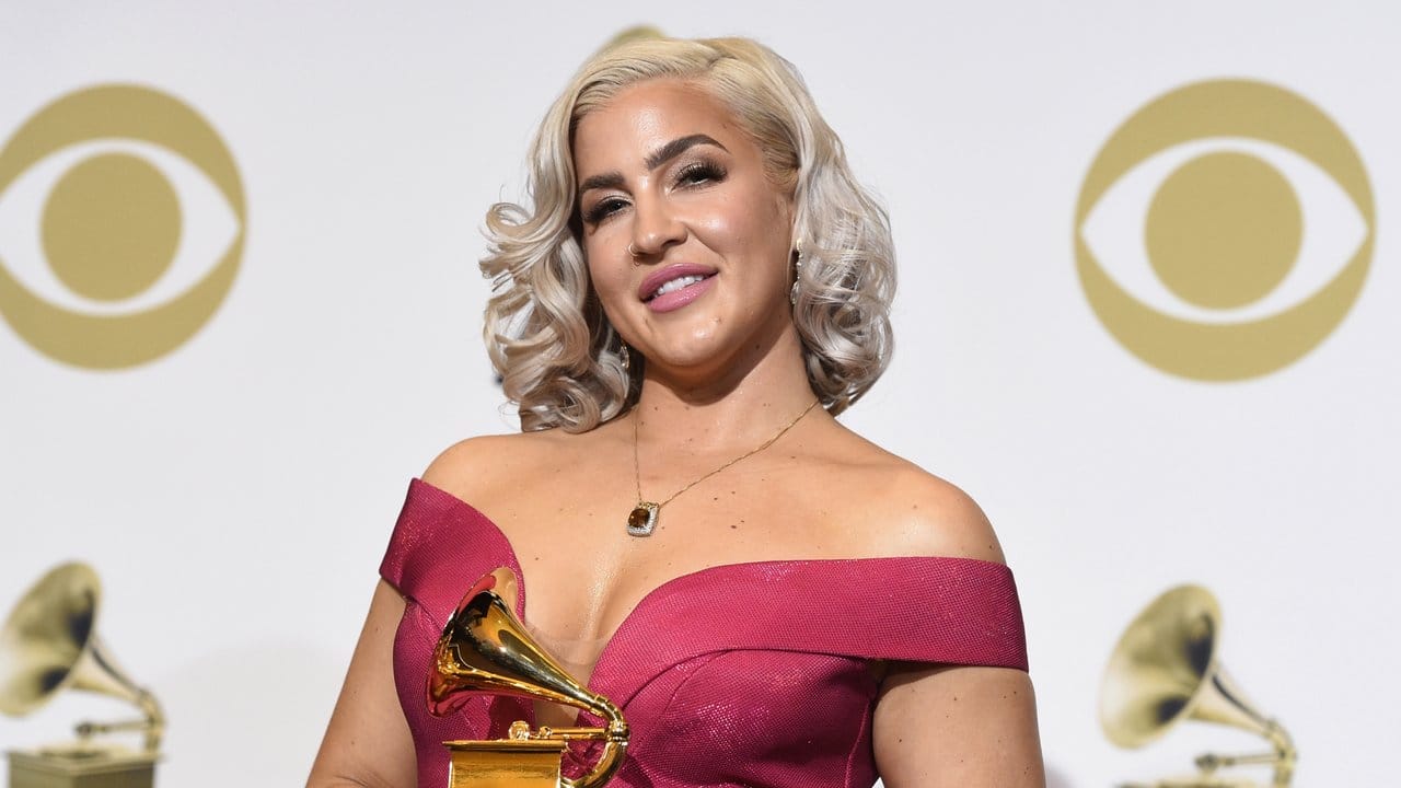Joelle James bekam einen Grammy für den R&B-Song des Jahres.