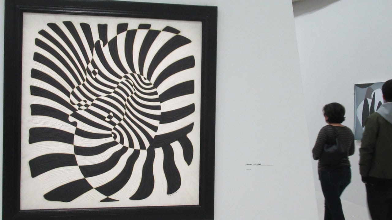 Das Werk "Zebras" von Victor Vasarely im Centre Pompidou gezeigt. Das Werk "Zebras" von Victor Vasarely im Centre Pompidou gezeigt.