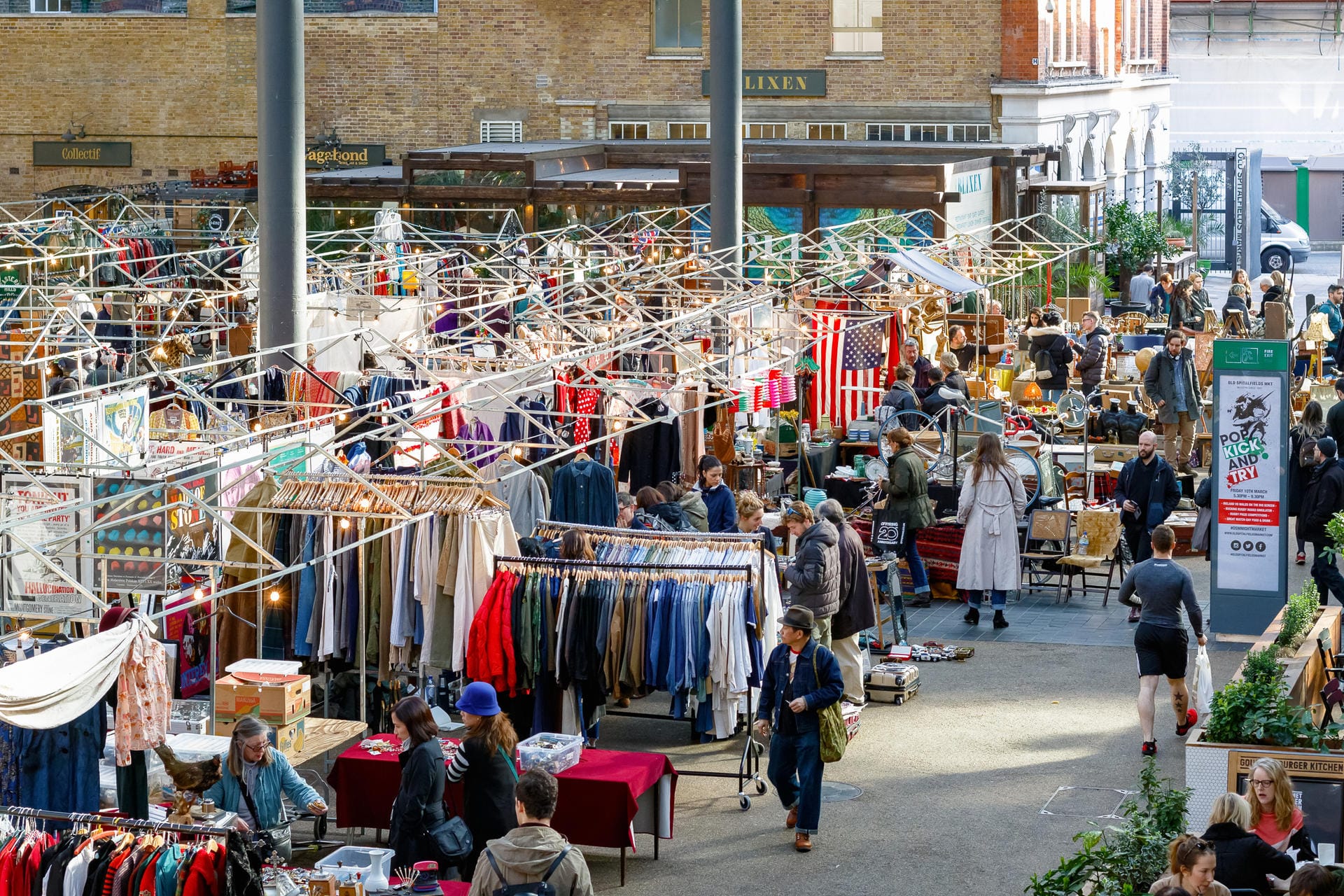 Old Spitalfields Market: In einem viktorianischem Backsteingebäude liegt der Old Spitalfields Market, der vor allem hochwertige Kleidung anbietet.