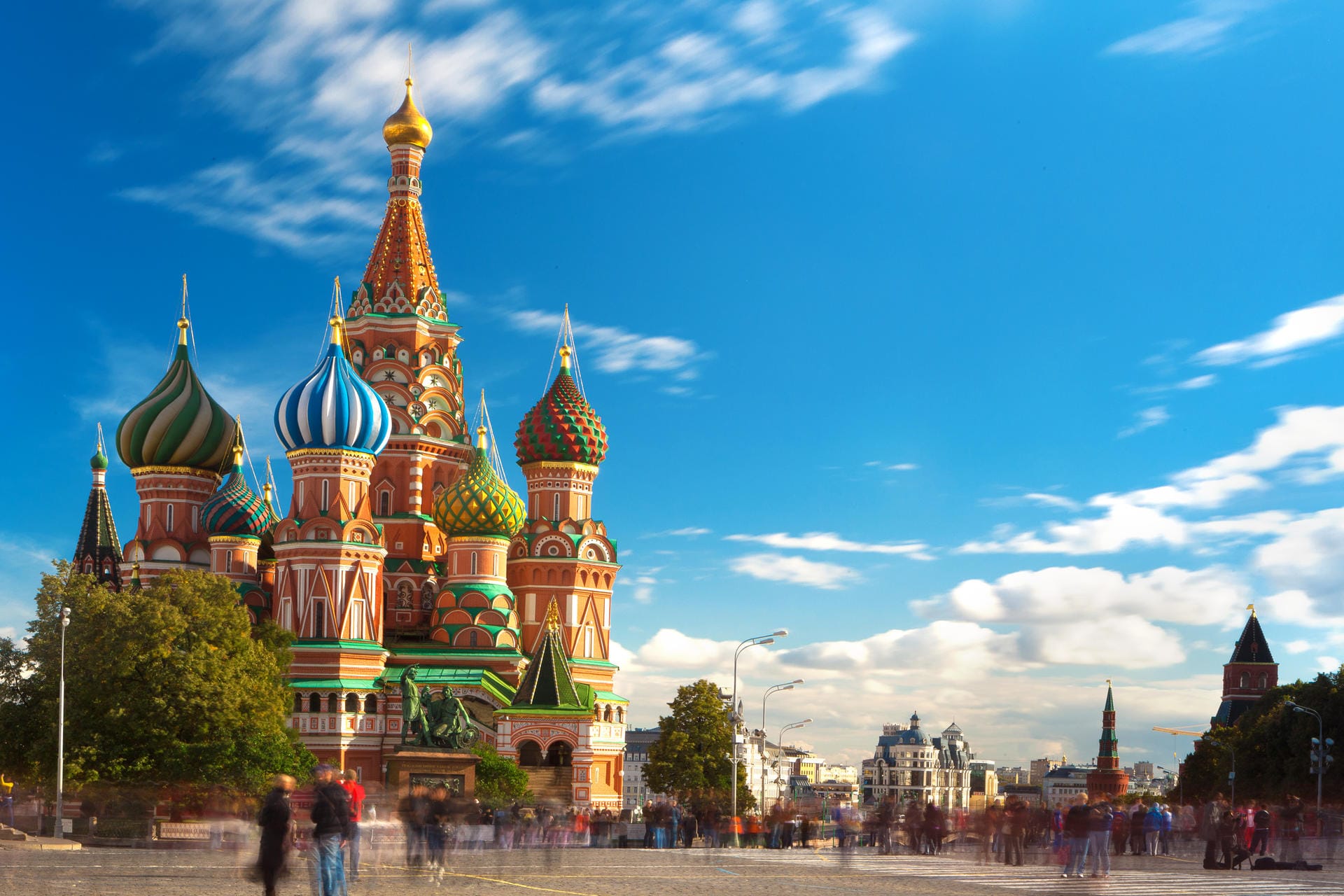 Basilius-Kathedrale in Moskau: Niedrige Ölpreise und die Sanktionen, mit denen Russland wegen der Besetzung der Krim belegt worden ist, halten die Währungskurse des Rubel unten.