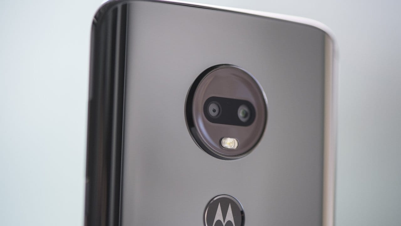 Das Moto G7 hat eine Doppelkamera mit 12 und 5 Megapixeln und zahlreichen mehr oder weniger lustigen Kameraeffekten.