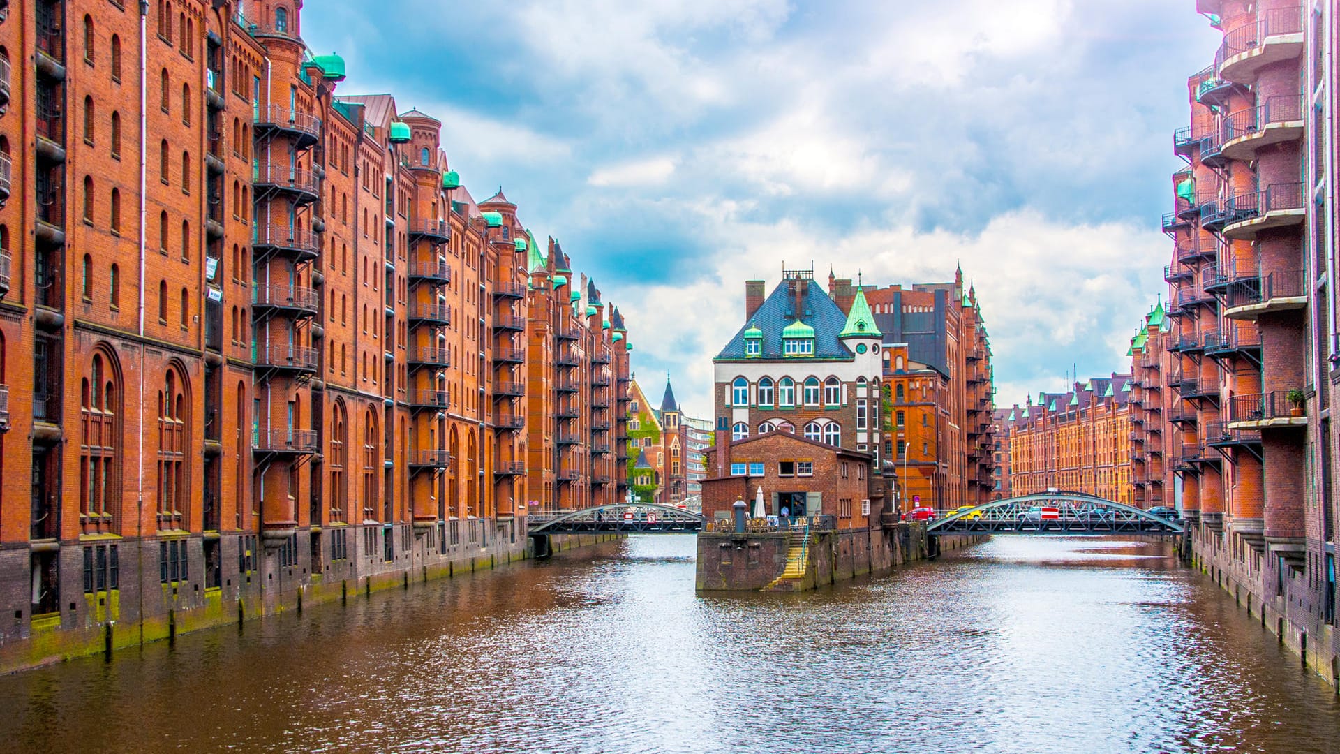 Speicherstadt: Auf Platz zehn liegt Hamburg. Kurzurlauber können hier zu moderaten Preisen eine Auszeit vom Alltag genießen.