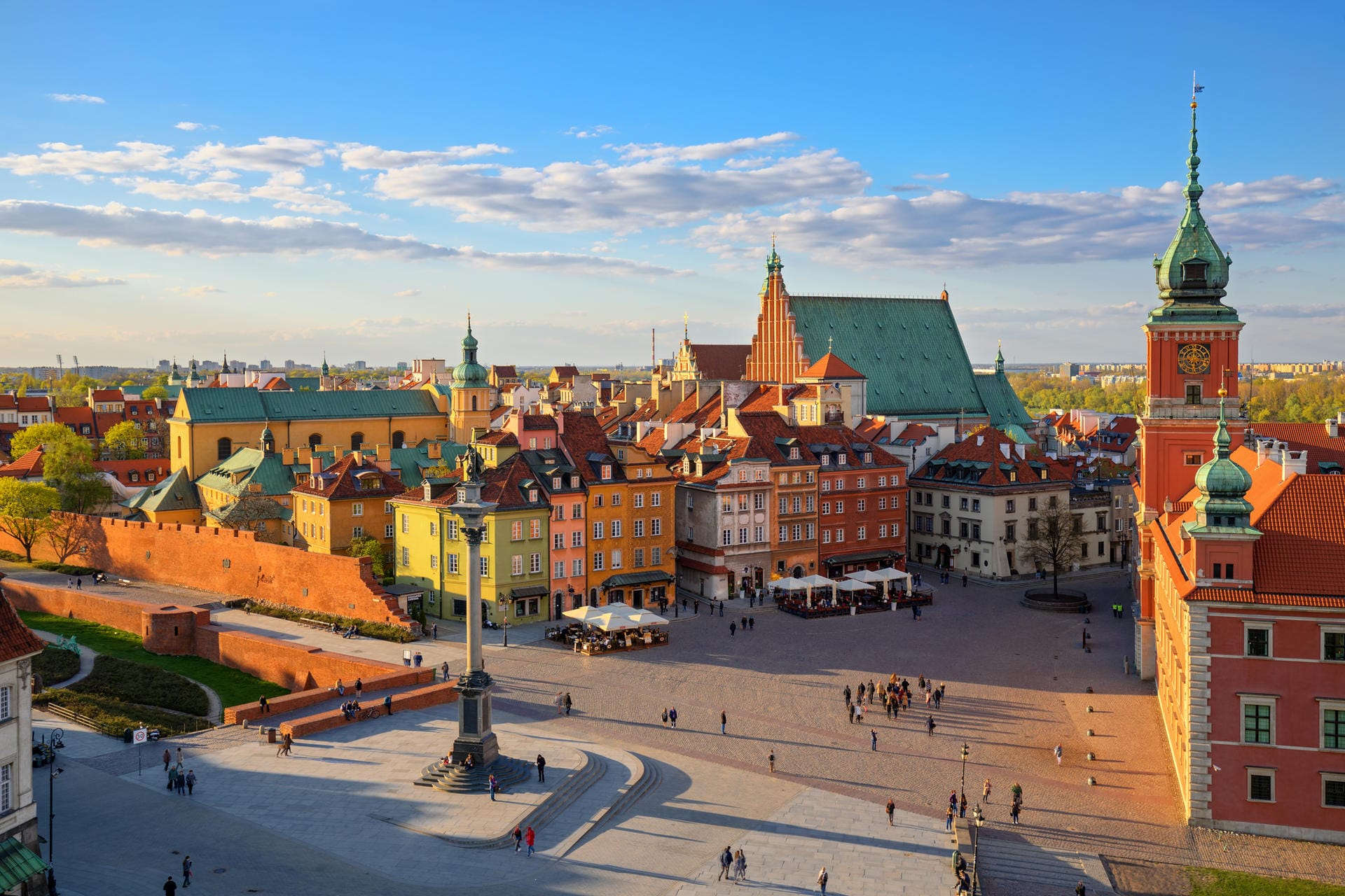 Altstadt von Warschau: Die polnische Hauptstadt ist ideal für einen Kurzurlaub. Neben günstiger Anreise und niedrigen Verpflegungskosten überzeugt Warschau auch mit einer beeindruckenden Altstadt.