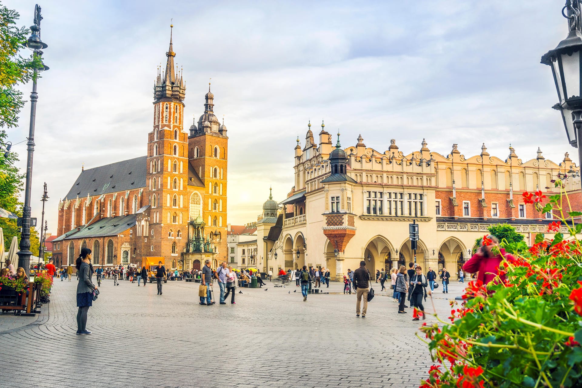 Krakau: Auch auf Platz zwei der günstigsten europäischen Orte für einen Städtetrip liegt eine polnische Stadt. Eine Kurzreise nach Krakau schlägt mit rund 247 Euro zu Buche.