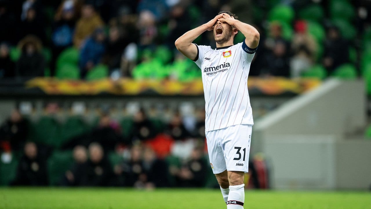 Leverkusens Kevin Volland trauert einer vergebenen Chance nach.