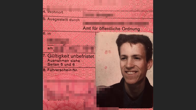 Der rosa Führerschein von Florian Harms ist noch gut in Schuss.