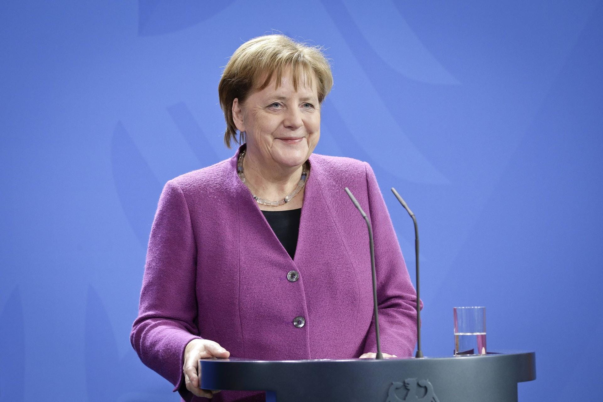 Kanzlerin Angela Merkel, Deutschland: Kanzlerin Angela Merkel bildet ein Gegengewicht zu Pence und der "Amerika zuerst"-Außenpolitik des mächtigsten Verbündeten Deutschlands. Die Kanzlerin wird ein Plädoyer für internationale Zusammenarbeit, den sogenannten Multilateralismus, entgegensetzen.