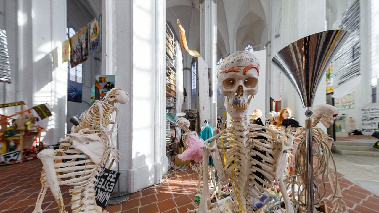 Die Installation "Grossmutter/Macht". Die Installation "Grossmutter/Macht".