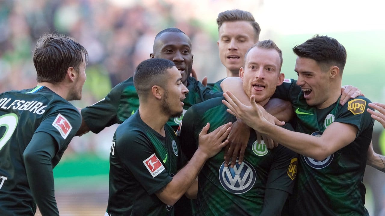 Wolfsburgs Siegtorschütze Maximilian Arnold (2.