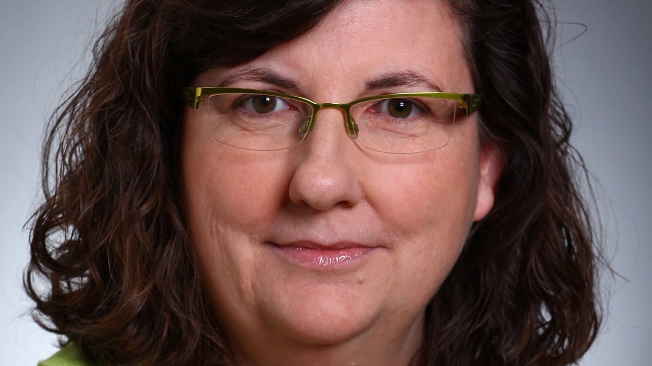 Stefanie Laag ist Referentin in der Gruppe Kredit und Entschuldung bei der Verbraucherzentrale NRW. Stefanie Laag ist Referentin in der Gruppe Kredit und Entschuldung bei der Verbraucherzentrale NRW.