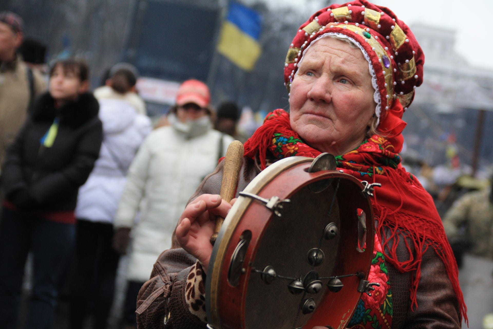 16. Februar 2014: Neben vielen jungen Menschen und mittleren Alters, gab es auch einige ältere Demonstranten, die musizierten oder kochten.