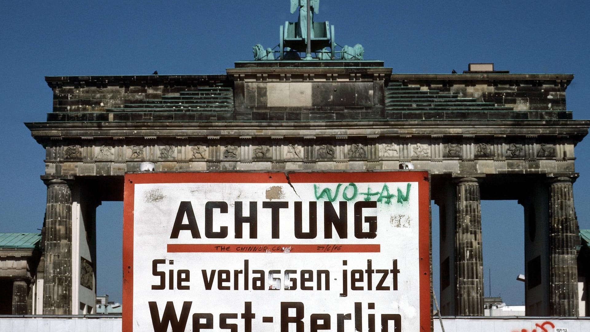 Als "antikapitalistischen Schutzwall" bezeichnete die DDR die seit August 1961 errichtete Berliner Mauer, tatsächlich sollte sie Fluchten in den Westen verhindern.