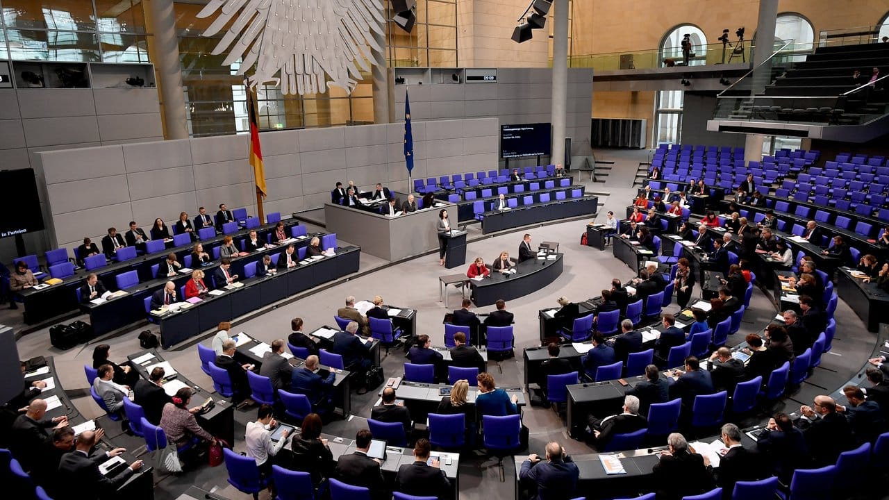 Der Bundestag hat die umstrittene Reform von Paragraf 219a beschlossen.
