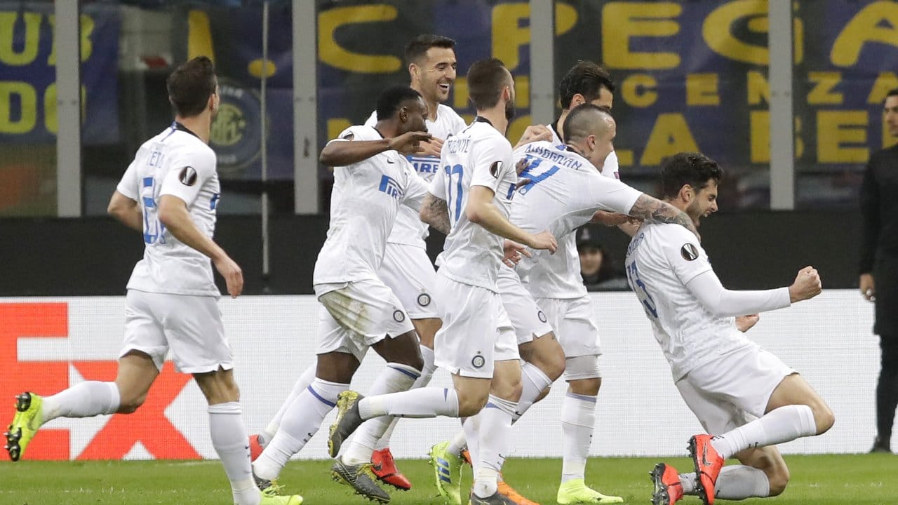 Die Spieler von Inter Mailand feiern das 2:0 gegen Rapid Wien.